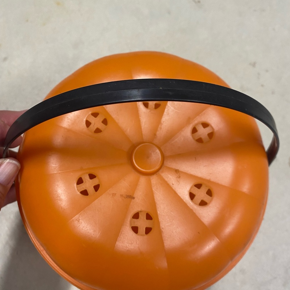 Orange Pumpkin Halloween Bucket McDonalds 1986
McBoo Vintage! 🍁🧡 - Picture 7 of 8